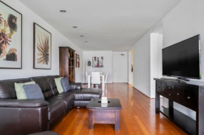 Urban Oasis with Parking Gym Sauna and Lap Pool, Sydney